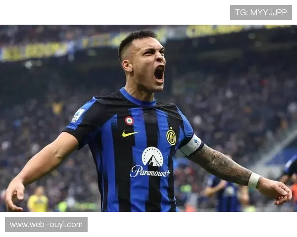 国际米兰球迷客场高歌助威，劳塔罗进球后举队长袖标致敬