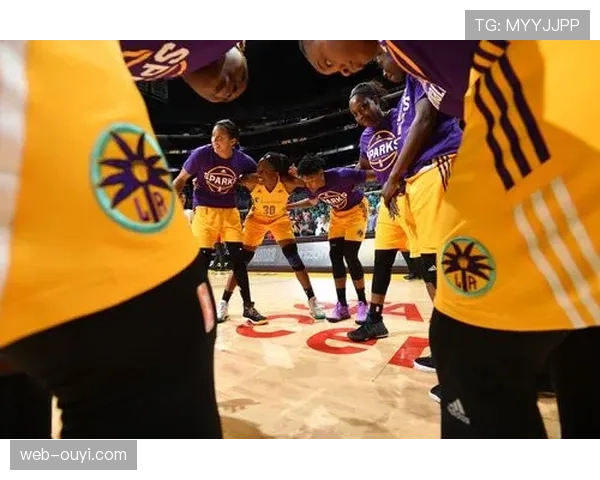 内部教学赛：神秘人新阵容磨合欠佳，不敌WNCA A劲旅